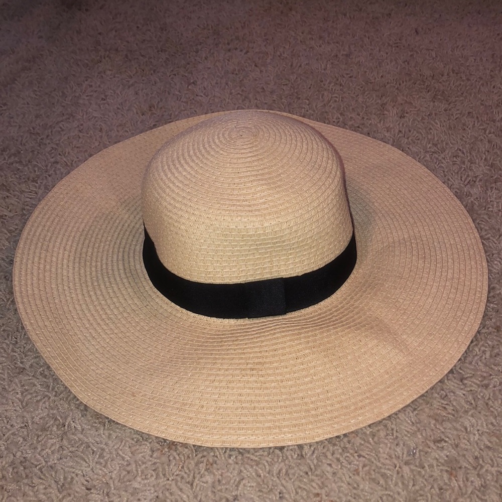 Floppy sun hat